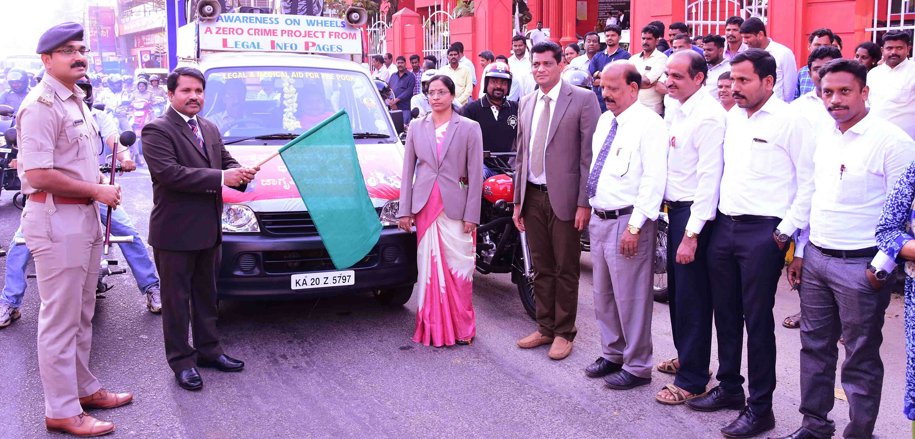 ನಿಮ್ಮ ಪ್ರಾಣ ರಕ್ಷಣೆಗಾಗಿ ಹೆಲ್ಮೆಟ್ ಹಾಕಿಕೊಳ್ಳಿ: ಲಕ್ಷ್ಮಣ್ ನಿಂಬರಗಿ